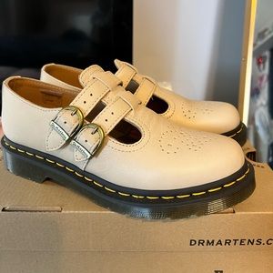 NEVER WORN Dr. Martens Mary Jane’s 8065